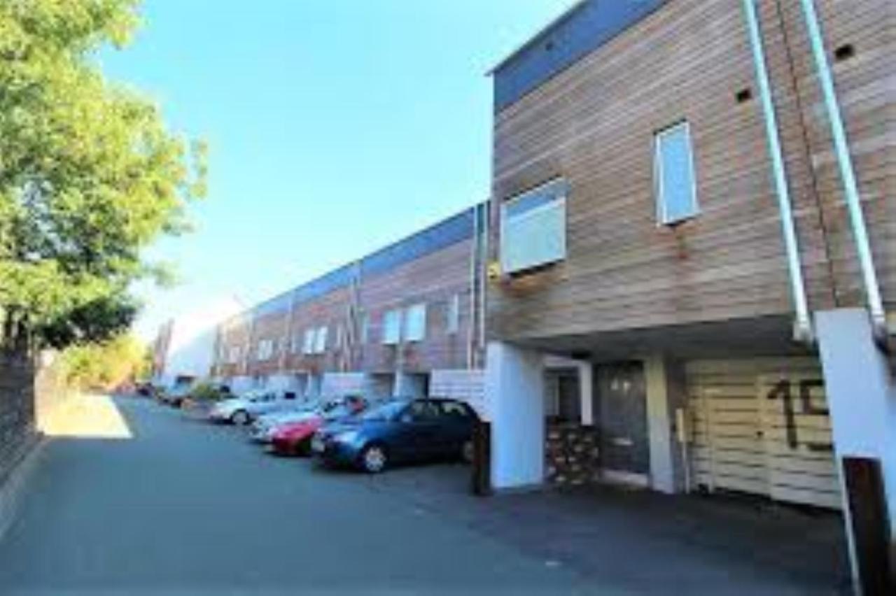 Ecohome On The Canal In A Historic Site Near City Coventry Exterior photo